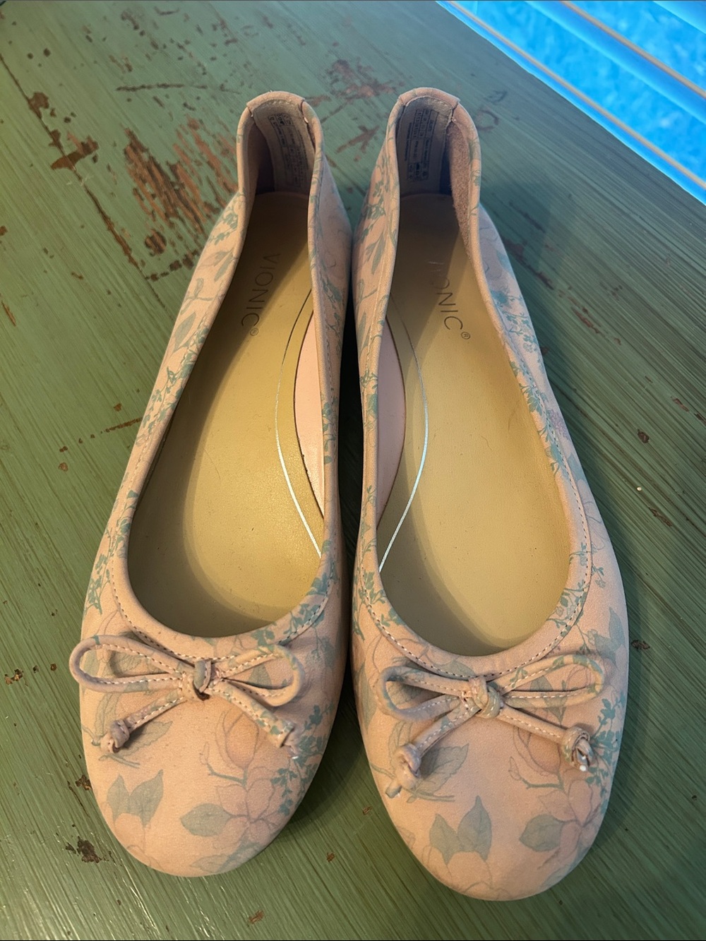 Vionic Pale Pink Floral Bow Ballet Flats